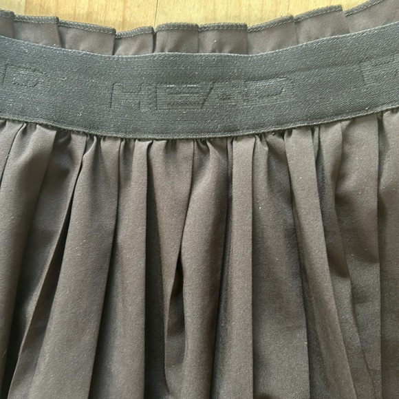 Head XS Black Pleated/Ruffled Tennis Skirt with Built in Shorts and Pockets - Picture 2 of 5